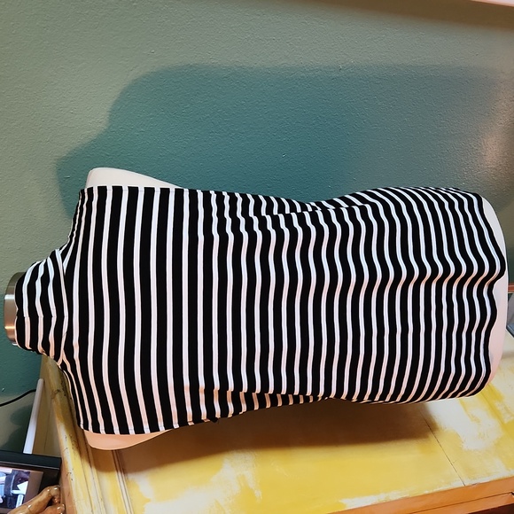 Chico's sleeveless ultimate tee. - Picture 2 of 7